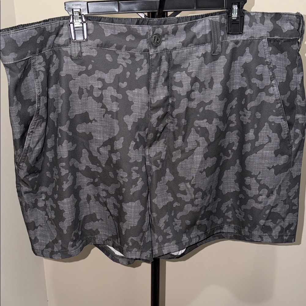 Huk Men's Athletic Shorts in Gray Camo